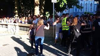 Los primeros fans de OT ya empiezan a llenar la Plaza de Toros de Pamplona [upl. by Llyrehc]