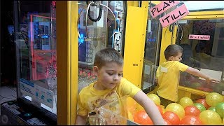 KID CLIMBS INTO CLAW MACHINE [upl. by Kopaz]