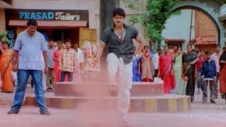 Nagarjuna Fighting With Rowdies For Sunil  Mass Movie [upl. by Aloysia]