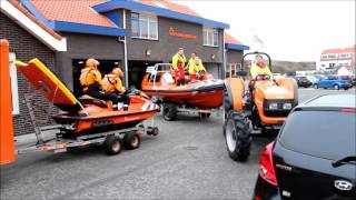 Uitruk alarmploeg reddingsbrigade Monster voor surfer in problemen [upl. by Perzan488]