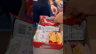 METIMOS COMIDA AL CINE EN UNA CAJA DE ZAPATO 😨y no creerán lo que pasó [upl. by Adias]