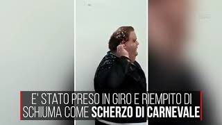 Francesco Nozzolino aggredito in strada da un gruppo di ragazzini [upl. by Midas]