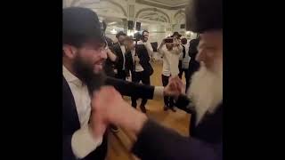 R Nachman Schapiro Dances with Shtreimel  ר נחמן שפירא רוקד עם שטריימל [upl. by Osnohpla]