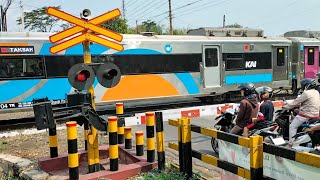 Palang Pintu Kereta ApiRailroad Crossing IndonesiaKA Taksaka [upl. by Ettenwahs]