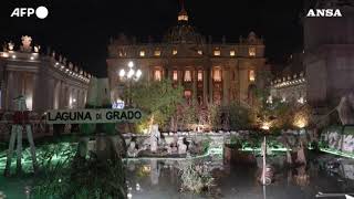 Vaticano accesi albero di Natale e presepe in Piazza San Pietro [upl. by Tobie]