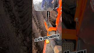 Kubota B1241 wühlt sich durch den Matsch  brennholz kubota short diesel [upl. by Jabin]