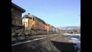 Amtrak California Zephyr Meets Union Pacific Truckee California [upl. by Erodoeht]