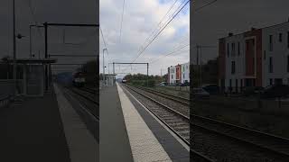 Crossrail De6301 met een klein rookgordijn bij doorpassage in het station van Diepenbeek [upl. by Stilu]