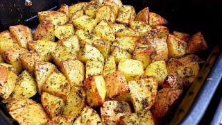 The Best CRISPY Air Fryer Potatoes in 20 minutes Garlic Herb Potatoes  New year special recipe [upl. by Edrock]