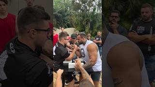 ESTUDANTE VS POWERLIFTER DE 140KG lutadebraço armwrestling [upl. by Ignatzia457]