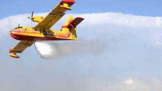 Largage de 3 Canadairs Aix les Milles [upl. by Arahsit133]