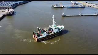 Trawler UK268 “JacobaAlyda” leaving Lauwersoog fishing sea fish fishery [upl. by Muslim]