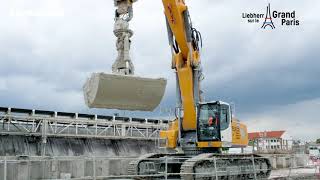 Liebherr  The crawler excavator R 956 with clamshell bucket [upl. by Morissa]