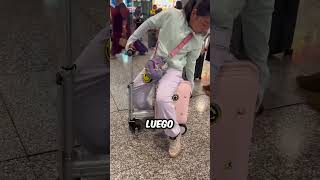 Una maleta empezó a rodar sola en el aeropuerto shorts [upl. by Raye113]