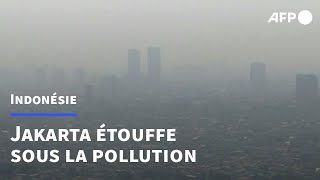 Jakarta les habitants à bout de souffle face à la pollution de lair  AFP [upl. by Eetsim626]