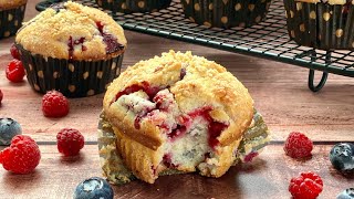 Muffins fruits rouges  recette Cyril Lignac [upl. by Balac]