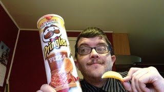 Review Pringles Pizza Chips [upl. by Wollis]