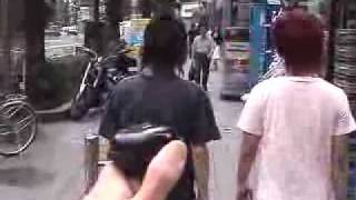 Dans les rues au Japon Au Japon comment pousser les gens dans la rue [upl. by Trudey276]