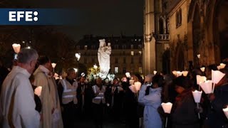 Una simbólica talla de la Virgen vuelve a la catedral de Notre Dame [upl. by Cohberg548]