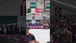 🐎🇲🇽🔥En desfile caballo militar reverencia a AMLO [upl. by Nasar302]