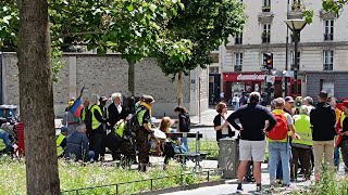 Manifestation des gilets jaunes à Paris [upl. by Manolo]