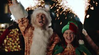 A Sausage CaRoll  Walkers Christmas Advert 2020  Walkers Crisps [upl. by Brandwein]