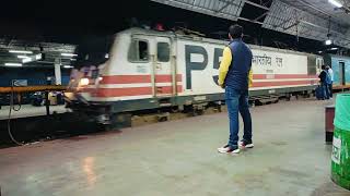 ICONIC 😍SHATABDI EXPRESS ARRIVING JHANSI JUNCTION jhansi shatabdiexpress wap7 vlog [upl. by Tavis537]