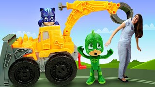 ¿Una máquina que produce arena Los juguetes de los PJ Masks de la Guardería Infantil de Ana [upl. by Airdnek]