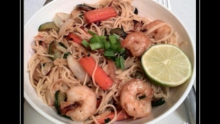 Nouilles sautees aux crevettes et ses legumes  Fried noodles schrimp [upl. by Kwan231]