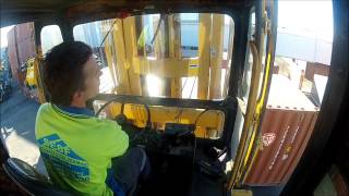 HYSTER High rider quotScreaming jimmyquot 2stroke diesel 28tonne container forklift [upl. by Dnalyaw579]