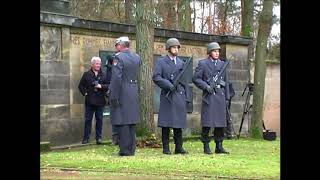 Kranzniederlegung auf dem Nordfriedhof Dresden  Volkstrauertag 2017 [upl. by Suraved765]