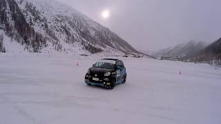 Smart EQ fortwo ecup i test invernali su neve e ghiaccio [upl. by Ahsaret]