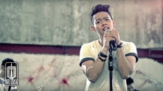 DENENO  Berhasil Sakitiku Official Music Video [upl. by Nhabois]