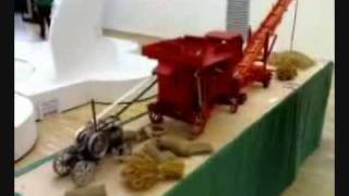 Modellino di Trebbiatrice  Model of Threshing Machine [upl. by Amrita]