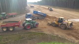 CAT 966C Wheelloader loading Fendt Varios [upl. by Schaumberger]