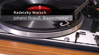 Historische Schellack Platte Radetzky Marsch von Johann Strauß gespielt von einem Blasochester [upl. by Aneryc526]