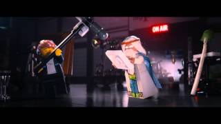 De LEGO® Film Featurette Behind the Bricks Engels gesproken  12 februari in de bioscoop in 3D [upl. by Anai]