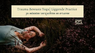 Trauma Bewuste Yoga  Liggende Practice  30 min verzachten en ervaren  Nederlands [upl. by Aurelea]