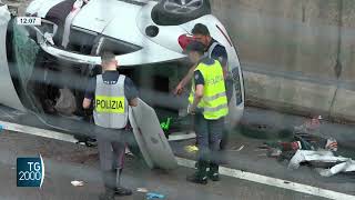 Tragico scontro autocamion sulla tangenziale di Milano Morti 2 giovani [upl. by Acsot]