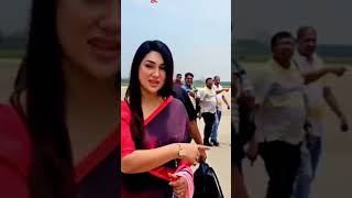 ভক্তরা ঘিরে ধরল অপু বিশ্বাসকে shorts by apu biswas ShakibKhanOfficial [upl. by Atalaya767]