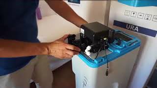 Instalación descalcificador de agua doméstico URA 25L [upl. by Aicileb]