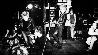 Discharge  Fight Back TraduçãoLegendado punk [upl. by Annaujat18]