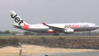 Emirates 777 Go Around as Jetstar 330 is Taking Off   1080p [upl. by Adnoraj]