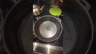 How to cure a Cast iron pan just rob olive 🫒 oil amp heat [upl. by Rooney]