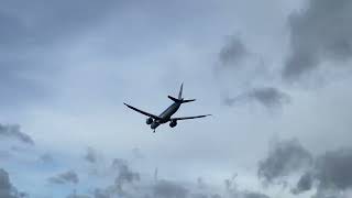 💨 CROSSWIND 💨 KLM E190E2 LANDING BHX 18224 [upl. by Aicel623]