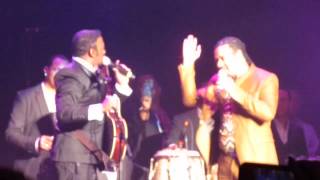 Antony Santos en tarima con Luis Vargas performing quotDebate de 4quot [upl. by Elayne]