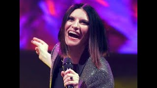 Il Carnevale di Laura Pausini inedito video dove è travestita da Wonder Woman e canta [upl. by Koosis175]