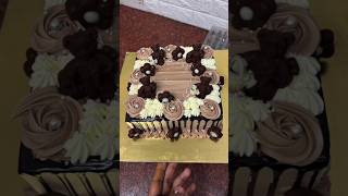 Square shape chocolate cake 😋makingbeautifulcake cakedecorating shorts shortsfeed youtube [upl. by Davide]