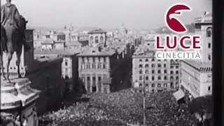 Imponente manifestazione di Mussolini a piazza Venezia per il XIII annuale della rivoluzione [upl. by Ylil]