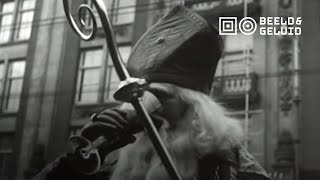 Intocht van Sinterklaas in Amsterdam 1952 [upl. by Gyatt]